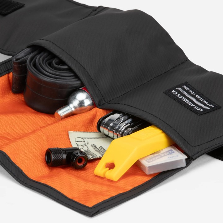 SACOCHE DE SELLE LEAD OUT NOIRE| Accessoires et équip...