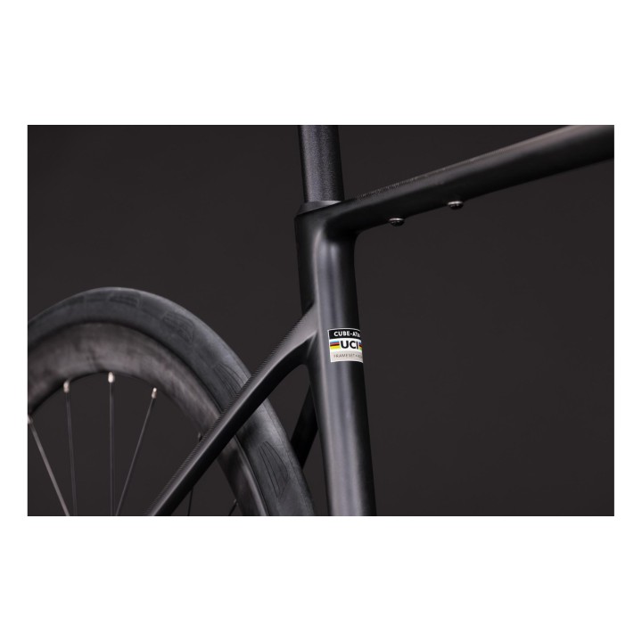 CUBE ATTAIN C:62 RACE CARBON'N'CHROME 2027| Accessoires et équipements pour vélo